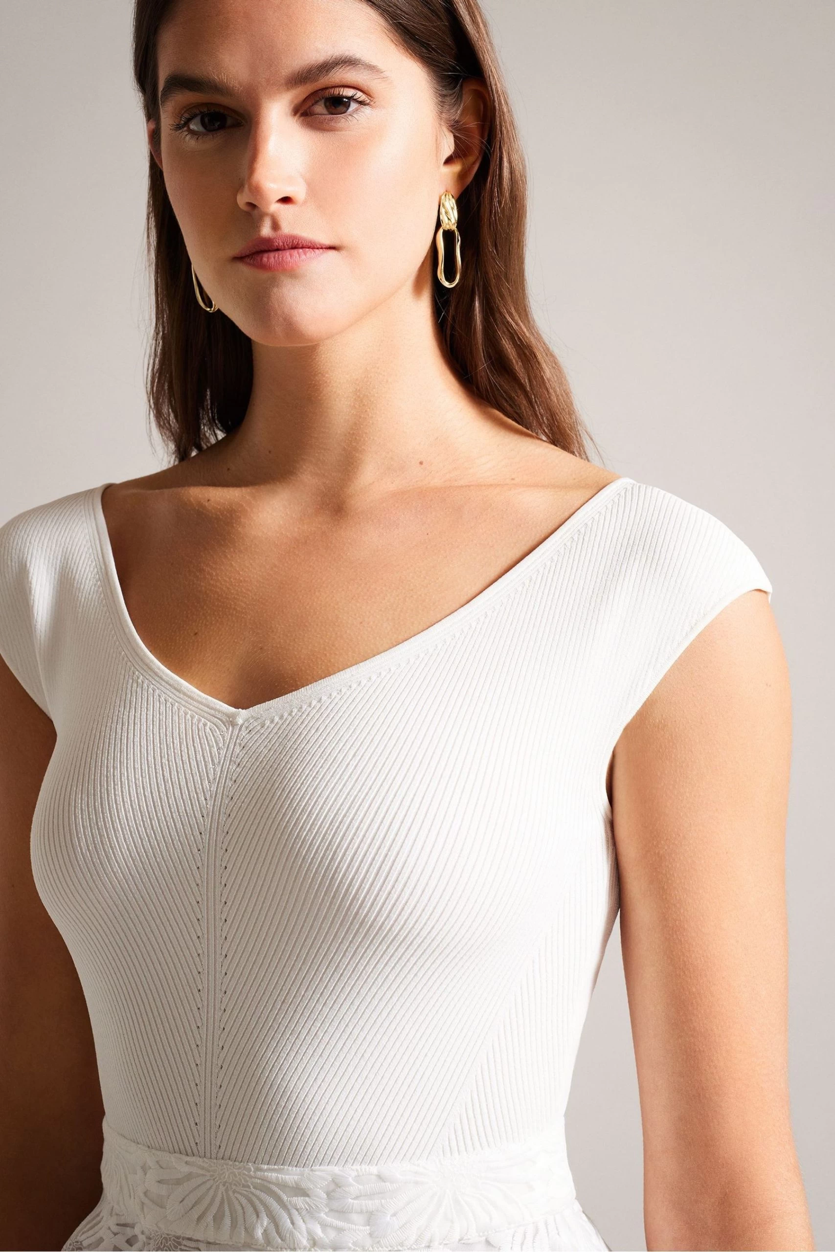 Ted Baker Annikaa White Off Shoulder Knit Bodice Dress 6 Ted Baker Annikaa White Off Shoulder Knit Bodice Dress - Image 4