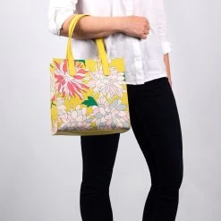 Ted Baker FLOWCON Chrysanthemum Print Small Icon Bag -Ted Baker Shop 269573 ted baker flowcon flower pattern icon bag lifestyle 2