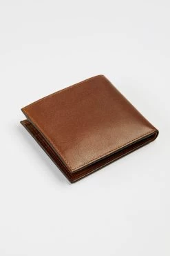 Ted Baker Prug Embossed Corner Leather Bifold Wallet With Coin 8 Ted Baker Prug Embossed Corner Leather Bifold Wallet With Coin -Ted Baker Shop 487624s3