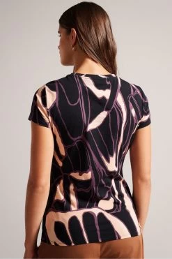 Ted Baker Nude Pink Chrissi Printed Fitted T-Shirt 9 Ted Baker Nude Pink Chrissi Printed Fitted T-Shirt -Ted Baker Shop D40091s3
