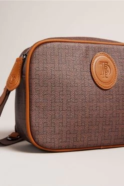Ted Baker Brown Trayvin T Monogram Camerabag 10 Ted Baker Brown Trayvin T Monogram Camerabag -Ted Baker Shop D73556s4