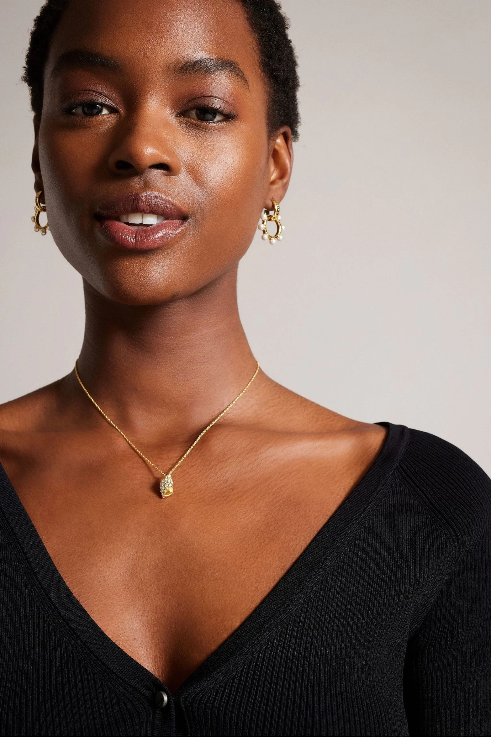 Ted Baker Casela Black Cropped V-Front Cardigan 6 Ted Baker Casela Black Cropped V-Front Cardigan - Image 4