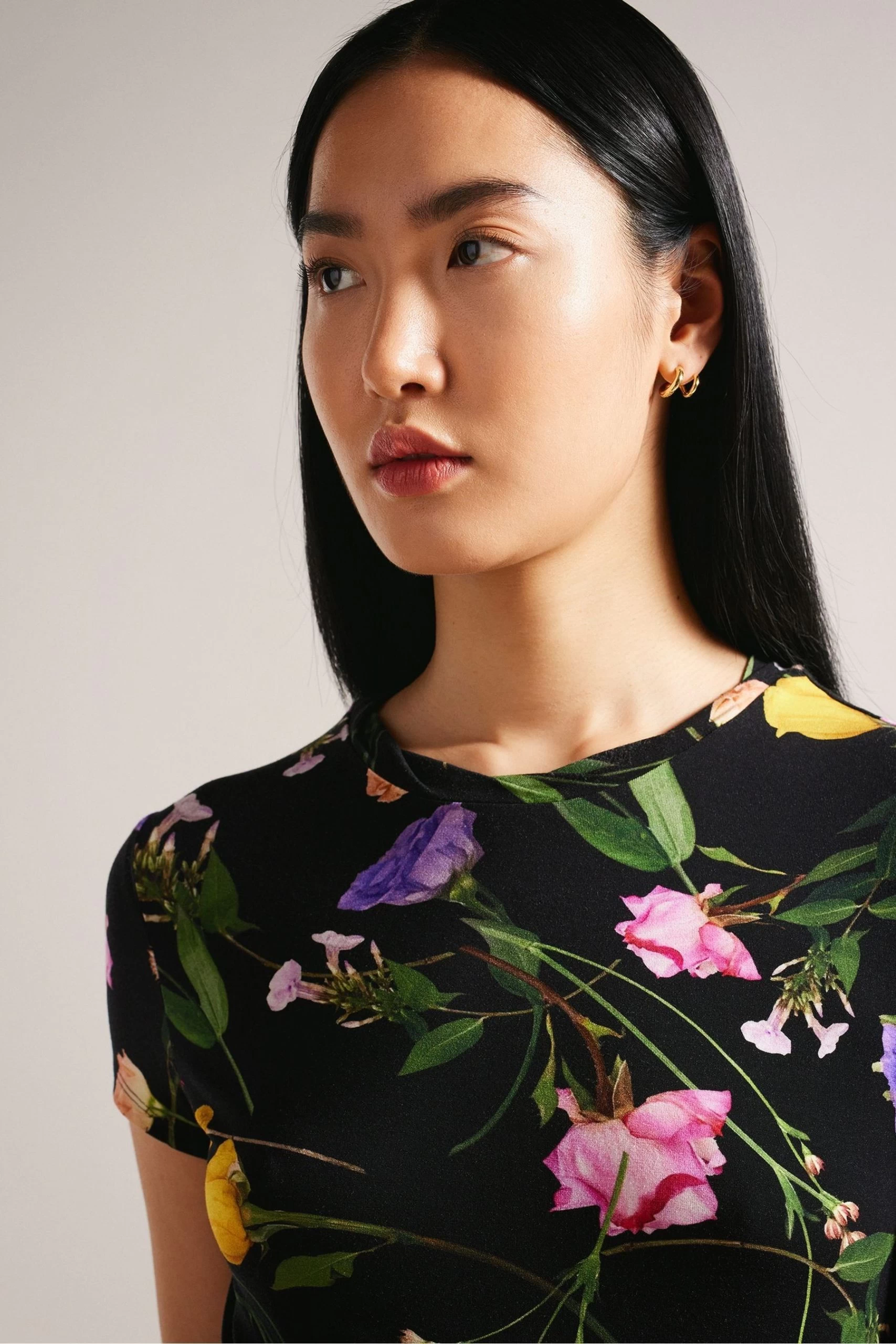 Ted Baker Vikina Black Printed Fitted T-Shirt 6 Ted Baker Vikina Black Printed Fitted T-Shirt - Image 4