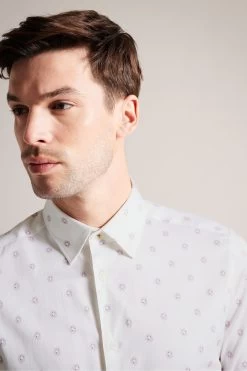 Ted Baker Kymsho White Short Sleeve Ditsy Floral Shirt 10 Ted Baker Kymsho White Short Sleeve Ditsy Floral Shirt -Ted Baker Shop M87894s4
