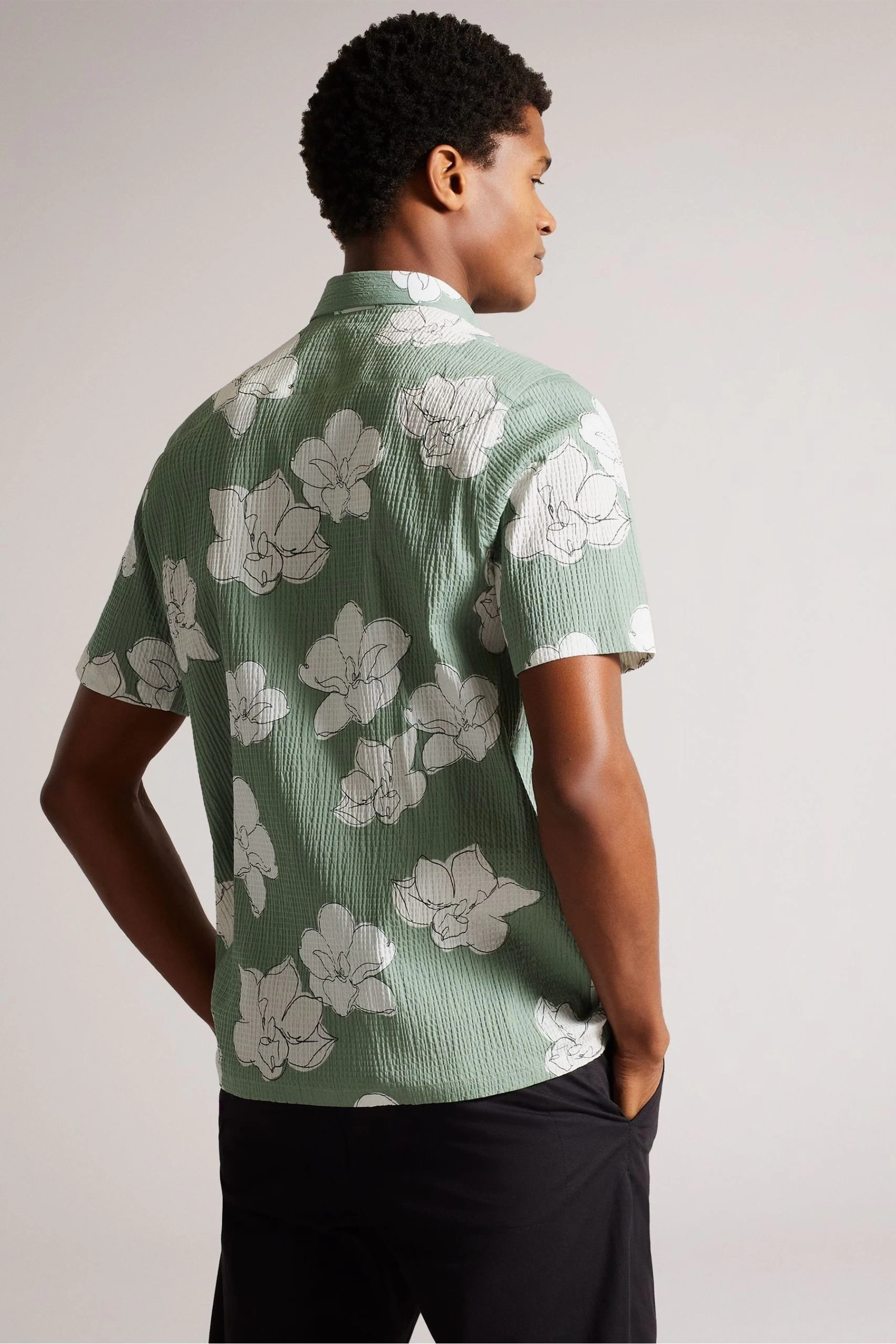 Ted Baker Green Coving Short Sleeve Seersucker Floral Print Shirt 4 Ted Baker Green Coving Short Sleeve Seersucker Floral Print Shirt - Image 2