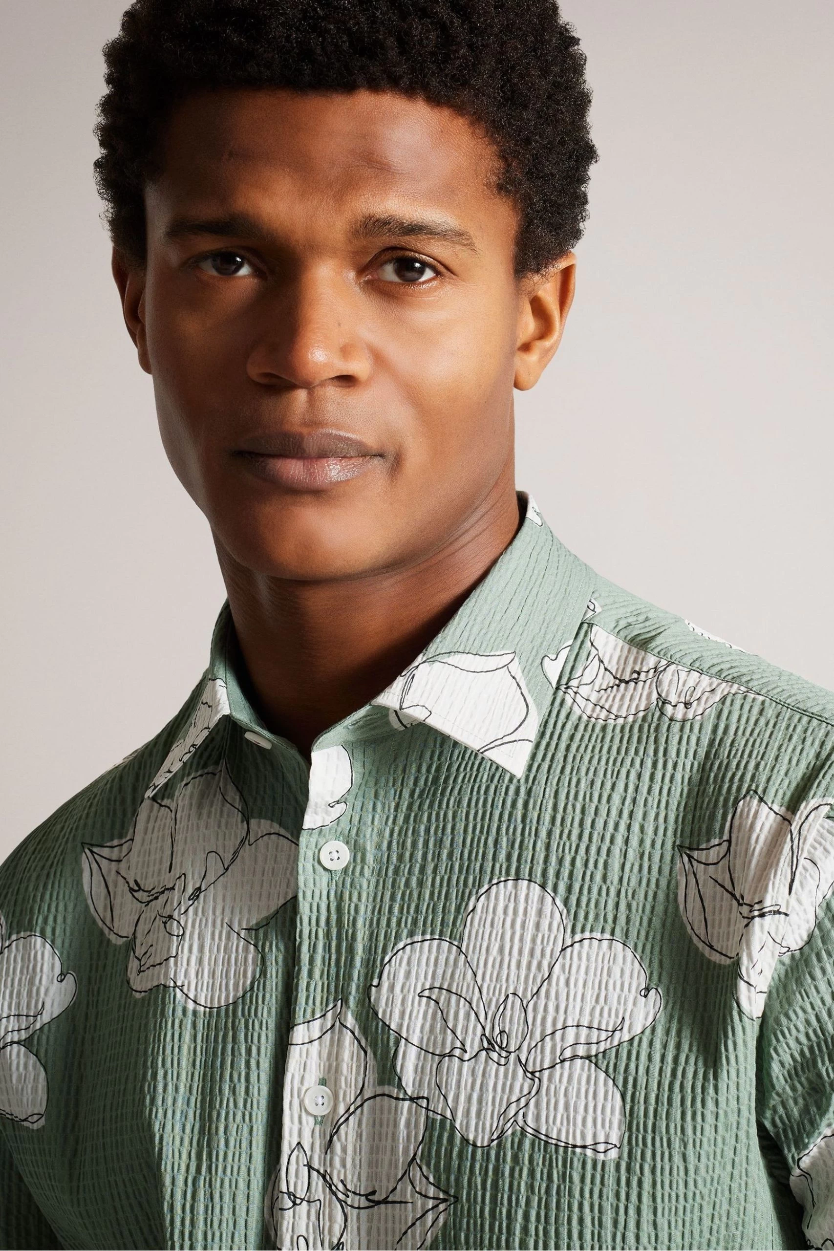 Ted Baker Green Coving Short Sleeve Seersucker Floral Print Shirt 6 Ted Baker Green Coving Short Sleeve Seersucker Floral Print Shirt - Image 4