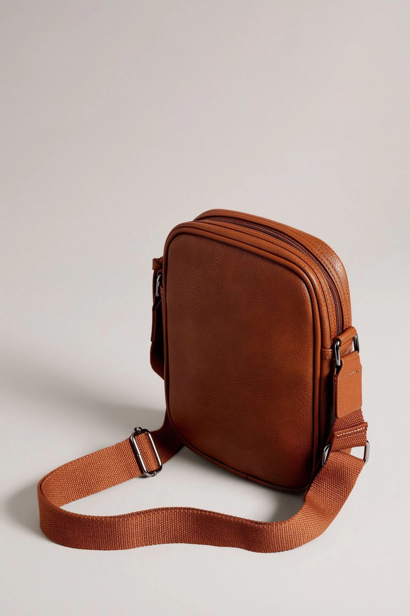 Ted Baker Natural Everton Striped Pu Large Flight Bag 4 Ted Baker Natural Everton Striped Pu Large Flight Bag - Image 2