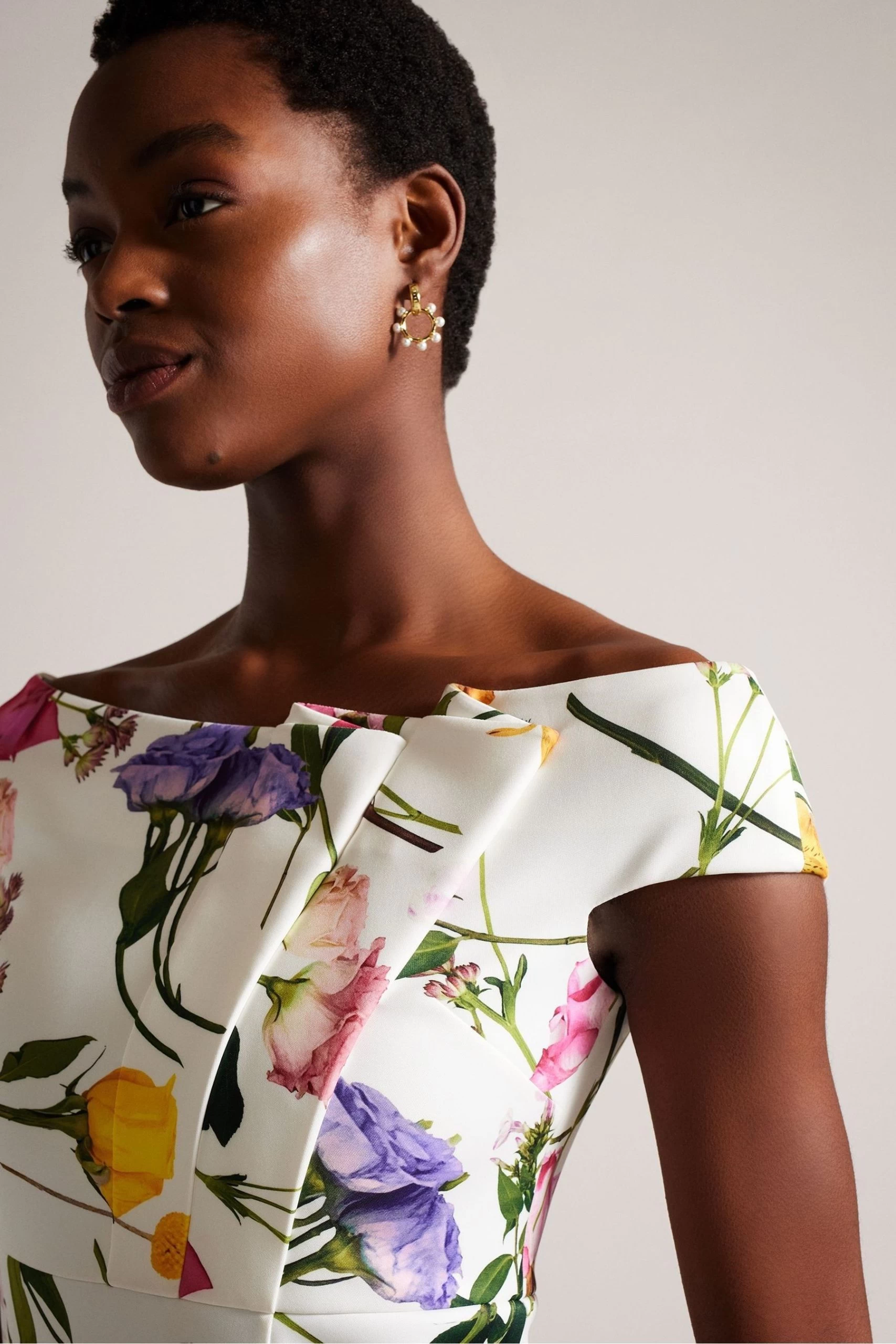 Ted Baker Loveina White Bardot Bodycon Dress 6 Ted Baker Loveina White Bardot Bodycon Dress - Image 4