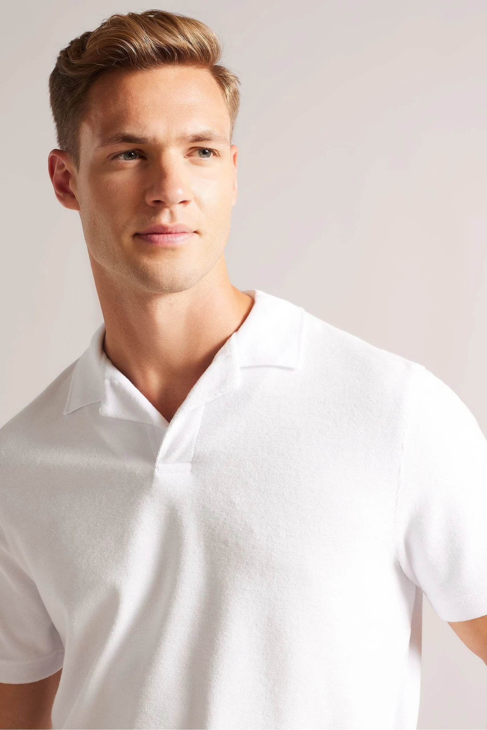 Ted Baker White Sndbank Short Sleeved Regular Fit Towelling Polo Shirt 6 Ted Baker White Sndbank Short Sleeved Regular Fit Towelling Polo Shirt - Image 4