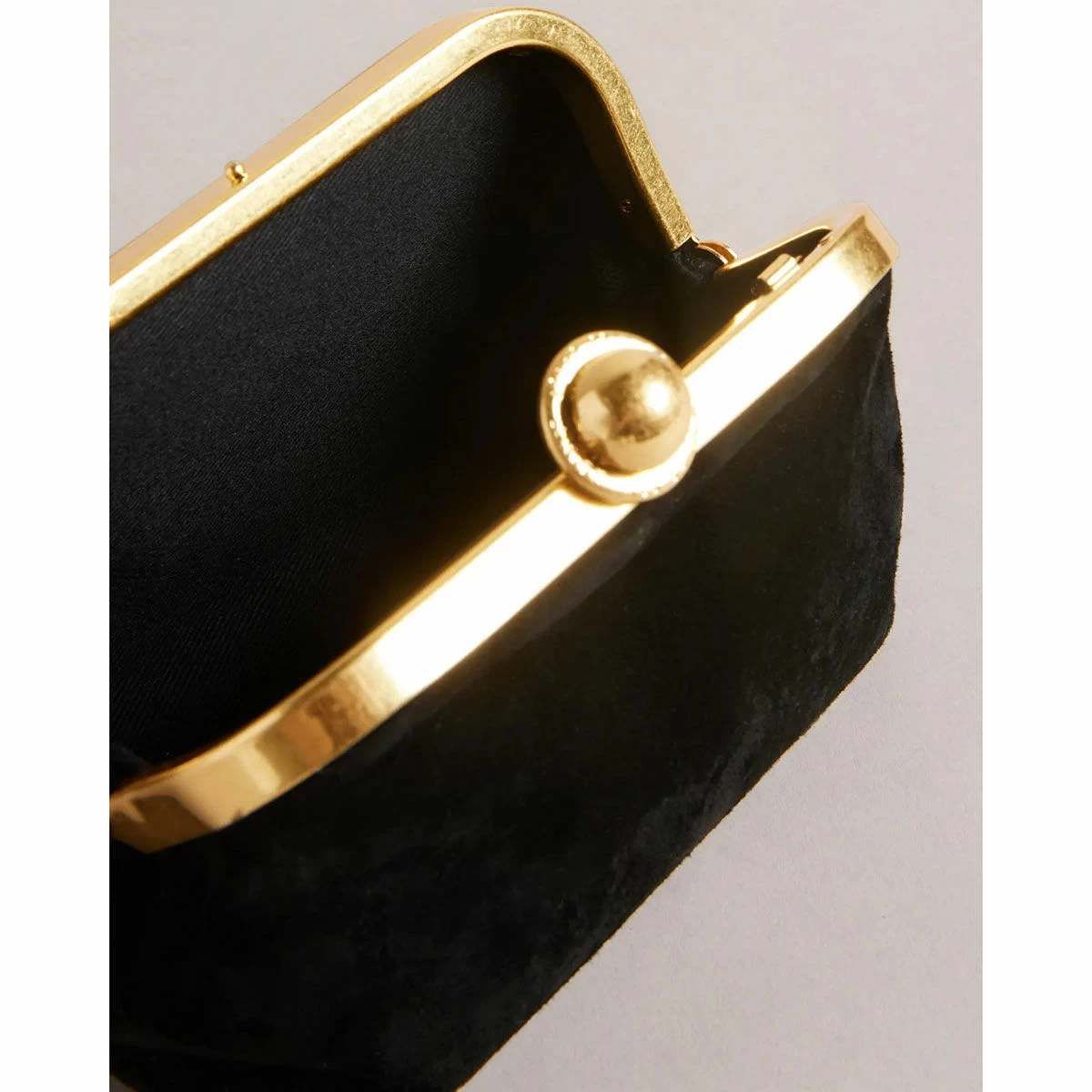 Ted Baker MIRISE Faux Leather Mini Clutch Bag 6 Ted Baker MIRISE Faux Leather Mini Clutch Bag - Image 4